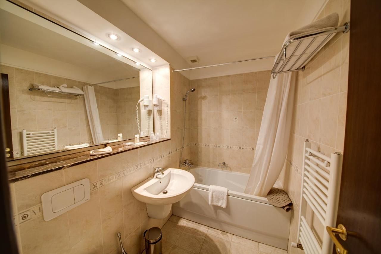 Отель Atrium Hotel Ateneu City Center Бухарест
