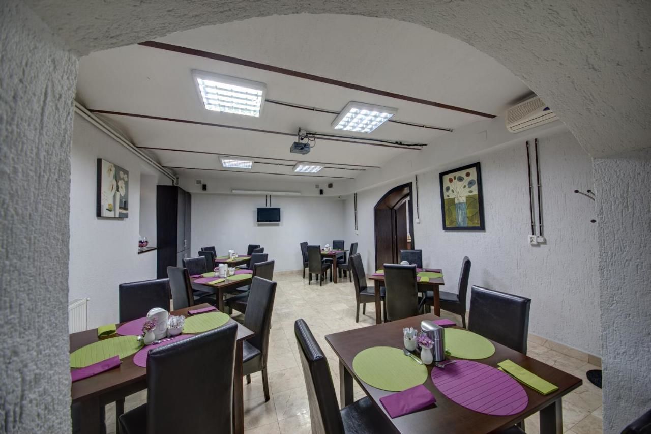 Отель Atrium Hotel Ateneu City Center Бухарест-36