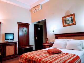 Отель Atrium Hotel Ateneu City Center Бухарест Стандартный двухместный номер с 1 кроватью-4