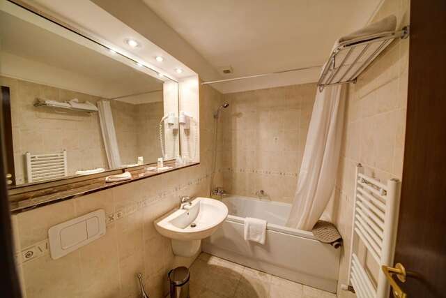 Отель Atrium Hotel Ateneu City Center Бухарест-27