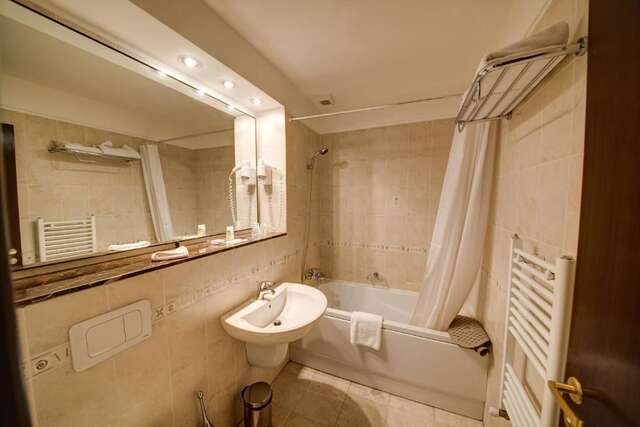 Отель Atrium Hotel Ateneu City Center Бухарест-50